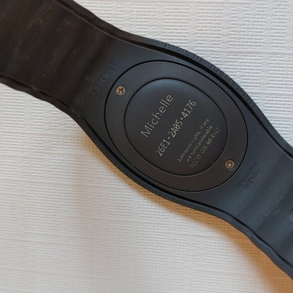 DISNEY WORLD Park Gray Grey MAGIC BAND Used Inactive Souvenir Bracelet - Picture 4 of 4